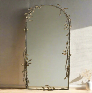 Miroir sur pied moderne en forme de disque floral doré avec accents métalliques, disponible à prix de gros pour les maisons élégantes. - Product Image 2