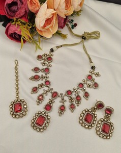 Conjunto de collar Kundan indio de lujo tradicional con aretes y Maang Tikka, joyería para bodas, recepciones y fiestas étnicas. - Product Image 1