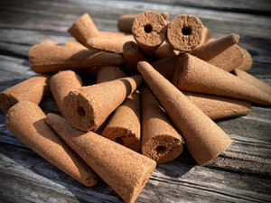 PREMIUM <b>OUD</b> <b>INCENSE</b> CONES WITH LONG LASTING FRAGRANCE - Product Image 2