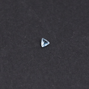 Topaze naturelle 0,035 carat 3x3mm forme triangulaire pierre précieuse en vrac marque Shilpi Impex certifiée par une tierce partie - Product Image 4