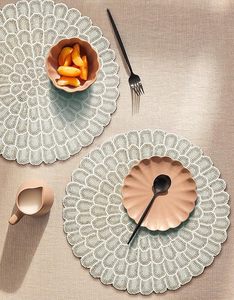 แผ่นรองจานลายดอกไม้สำหรับงานแต่งงานฤดูใบไม้ผลิ ประดับด้วยลูกปัดและแก้ว สำหรับตกแต่งโต๊ะอาหารในโรงแรมและงานเลี้ยง - Product Image 5