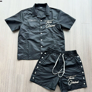 ชุดเซ็ตเสื้อฮู้ดกันลมและกางเกงขาสั้น 2 ชิ้น สีพื้น ไซส์ใหญ่พิเศษสำหรับผู้ชาย ปี 2026  ผ้าฝ้ายออร์แกนิค สไตล์สตรีทแวร์ - Product Image 4