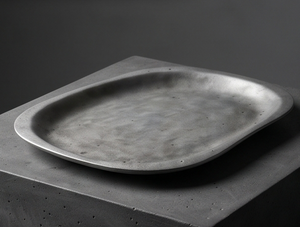 Bandeja de Servir Ovalada de Metal Plateado con Borde Elevado, Vajilla de Lujo para el Hogar y Sala de Estar, Suministro al por Mayor - Product Image 1