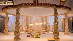 Impresionante Mandap de Madera para Bodas Gujarati, Decoración de Mandap de Madera para Bodas Gujarati, Mandap con Aspecto de Madera para Bodas en Interiores en el Reino Unido - Product Image 6