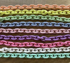 Décoration intérieure : Chaînes en résine personnalisables, très grandes et aux couleurs claires, maillons en résine multicolores de grande taille disponibles. - Product Image 4