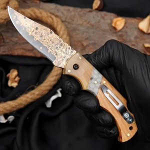 Couteau pliant de poche artisanal en acier Damas avec manche en bois, lame à pointe clip, personnalisable OEM, qualité industrielle, pour l'extérieur - Product Image 1