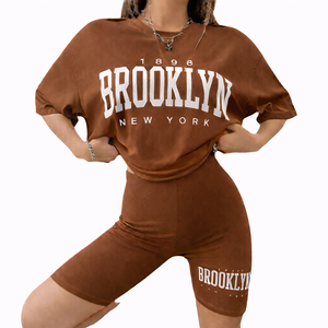 Ensemble décontracté pour femmes, t-shirt uni et short au-dessus du genou, tissu respirant et doux, tenue d'été en deux pièces - Product Image 1