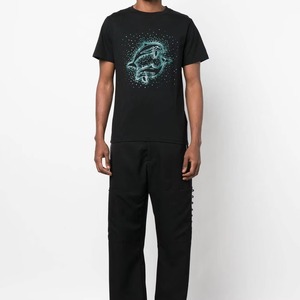 เสื้อยืดแขนสั้นผู้ชาย คอกลม สตรีทแวร์ ผ้าฝ้ายถัก 100% พิมพ์ลายการ์ตูนตัวอักษรประดับเพชรแบบ DTF - Product Image 3