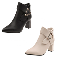 Bottes 2025 nouvelle mode bout pointu couleur unie boucle en métal talon épais bottes pour femmes pour le travail navettage