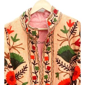 Veste en coton pour femme, multicolore, faite à la main, tricotée, brodée Suzani, col en V, motif floral, respirante, séchage rapide, écologique - Product Image 6
