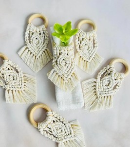 ชุดแหวนผ้าเช็ดปากมาคราเม่ – ของตกแต่งโต๊ะงานแต่งงานสไตล์โบโฮ ด้ายสีทอง - Product Image 2