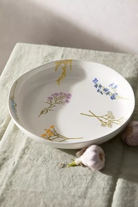 Assiette de service élégante en céramique, motif floral délicat, finition brillante et lisse pour une décoration de table contemporaine raffinée - Product Image 2