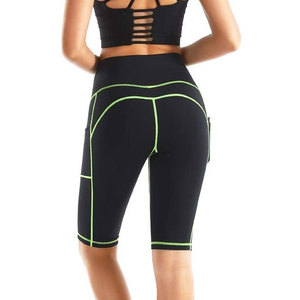 Leggings capri noirs taille haute avec surpiqûres vertes et poches latérales pour femme, vêtements de sport et fitness - Product Image 3