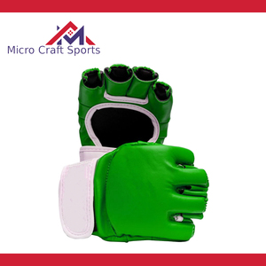 Gants de boxe et de MMA professionnels en cuir PU avec logo personnalisé, fermeture réglable, antidérapants, sangle de poignet ajustable, fabriqués au Pakistan - Product Image 3