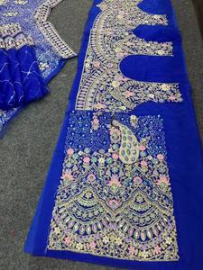Ensemble Lahenga Choli Dupatta vintage, floral, long, ample, brodé, en tulle doux, d'été, avec travail de sequins naturels - Product Image 5