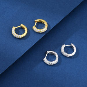 Pendientes de Aro de Plata 925 y Chapados en Oro con Moissanita, Corte Brillante Redondo, Joyería Clásica Tipo Huggie para Bodas y Fiestas - Product Image 4