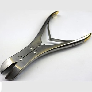 Rongeur manuel allemand en acier inoxydable de haute qualité pour l'extraction précise des os en applications orthopédiques et neurochirurgicales - Product Image 1