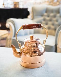 Élégante bouilloire à café et à thé en cuivre pour la préparation de boissons traditionnelles, ustensile de cuisine de luxe et idéal pour offrir en cadeau - Product Image 1