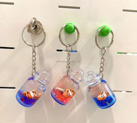 Llavero de recuerdo duradero con forma de botella, acrílico, impreso con UV, con pez payaso 3D flotante en líquido