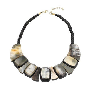 Collares modernos de cuerno de búfalo hechos a mano, ecológicos y de forma natural para niñas y mujeres por blossom craft india. - Product Image 2