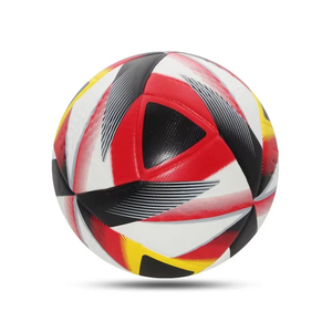 Balón de Fútbol de Alta Calidad con Textura de Rayas Dinámicas y Diseño Angular - Product Image 6