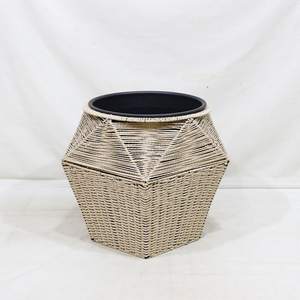 Pot de fleurs moderne en rotin PE résistant aux intempéries, design géométrique, jardinières pour la décoration de la maison, forme carrée, finition naturelle - Product Image 4