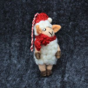 Figura Navideña de Cordero de Lana Hecha a Mano con Gorro Rojo y Bufanda, Decoración de Interior, 3.9 Pulgadas de Altura, Estilo Tradicional - Product Image 2