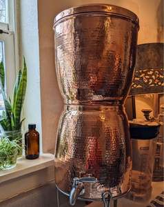 Fontaine à eau en cuivre haute capacité avec finition artisanale, conçue pour le stockage en vrac dans les cuisines communautaires et les institutions - Product Image 5