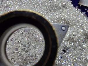 Diamantes HPHT cultivados en laboratorio sueltos de 0.014 ct a 0.019 ct, talla brillante Star Sieve, DEF VVS VS, pulido excelente para fabricación de joyas a granel - Product Image 2