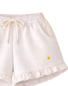 Conjunto de Sudadera Corta y Pantalones Cortos para Mujer, Color Amarillo Mantequilla, con Bordado de Margaritas y Dobladillo con Volantes, Estilo Casual de Dos Piezas, Algodón y Felpa, Venta al Por Mayor - Product Image 6