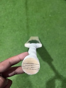 Bate de críquet Cannon English Willow, bate de willow inglés duradero de nivel profesional para clubes. - Product Image 5
