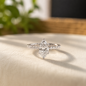 Anillo de compromiso de plata de ley 925 con diamante marquesa oculto tipo halo, anillo de aniversario para mujer con 6 puntas, anillo de propuesta de moissanita - Product Image 1