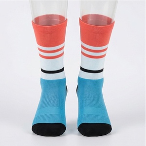 Calcetines Deportivos para Hombre, Estilo Regular, Tejidos a Rayas, Transpirables, de Spandex, Poliéster y Algodón, para Verano - Product Image 1