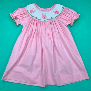 Robes décontractées respirantes en polyester et coton pour filles, pour la fête de Pâques, vêtements pour enfants smockés avec un design personnalisé de lapin. - Product Image 4