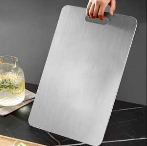 Tabla de cortar de acero inoxidable, rectangular, antideslizante, fácil de limpiar, duradera, no tóxica, tabla de cortar para cocina - Product Image 1