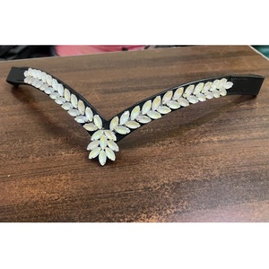 Fronture d'attelage en cuir noir pour cheval anglais, ornée de strass en cristal blanc en forme de goutte, modèle V, pour concours, disponible en 4 tailles LLT - Product Image 1