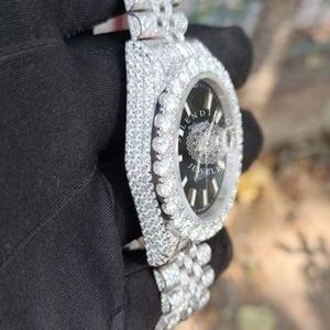Splendide montre de luxe pour homme avec cadran en cristal saphir, mouvement à quartz ETA, boîtier de 28 mm, bracelet en moissanite argentée, bijou cadeau - Product Image 5