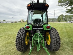 Tractor Compacto de Servicio Pesado 2026 4052R de Alto Rendimiento para Suministro a Granel - Product Image 2