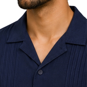Camisa Casual de Verano para Hombre, Color Azul Marino, Cuello Campana, Pliegues Verticales, Manga Corta, con Botones, Logotipo Personalizado, Fabricante OEM - Product Image 3