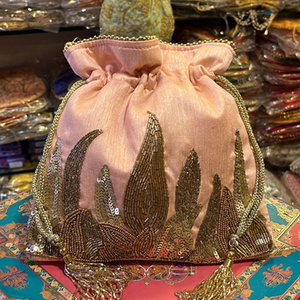 Sac Potli en Velours Perlé Fait Main avec Broderie Dorée Zardosi, Pochette de Soirée Mariage, Sac à Main pour Femme, Pochette à Cordon - Product Image 1