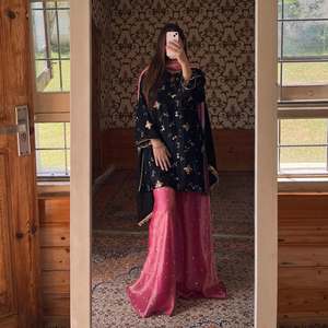 Salwar Kameez de Seda de Diseñador - Elegante Conjunto de Fiesta con Top, Pantalón y Dupatta - Product Image 5