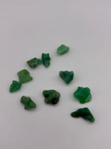 Chrysoprase naturelle irrégulière de forme libre, pierres précieuses en vrac certifiées Gopika, prix de gros, lot de pépites brutes de chrysoprase vert pomme - Product Image 2