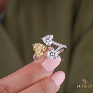 Bague de fiançailles à trois pierres en diamant de laboratoire taille cœur, or 9K 10K 14K 18K, bijoux fins personnalisés, bague de mariage pour femme - Product Image 1