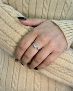 Anillo Toi Et Moi con Corazón y Diamante Cultivado en Laboratorio con Corte Esmeralda, Oro de 10K, Venta al por Mayor, Fabricante y Proveedor de Joyería Fina OEM - Product Image 3