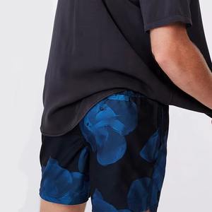 บริการ OEM กางเกงวิ่งฤดูร้อนสำหรับผู้ชาย กางเกงออกกำลังกายมีซับใน กางเกงวิ่งมาราธอนแบบสามส่วน - Product Image 3