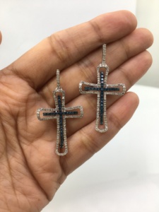 Pendientes colgantes con forma de cruz de diamantes redondos para mujer, 1.80 quilates en total, engaste de púas, para uso diario, plata de ley 925, joyería moderna - Product Image 4