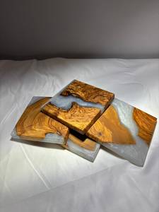 Sous-verre à thé artisanal de luxe moderne en résine époxy et bois d'acacia, vert foncé, 10x10 cm, de la meilleure qualité, en stock - Product Image 1