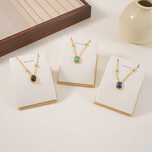 Collier carré pour femme en acier inoxydable 304 avec placage or véritable 18 carats 0,03 µm et incrustation acrylique sur chaîne câble - Product Image 1