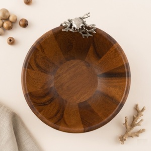 Bol à salade de luxe en bois d'acacia fait main avec embellissement artisanal en étain en forme de crabe – Bol de service côtier haut de gamme pour la décoration intérieure - Product Image 2