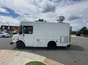 Food truck d'occasion en bon état avec cuisine neuve à vendre à prix abordable - Product Image 5